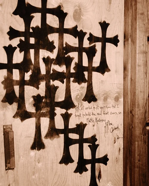 Chrome Hearts 进军酒店业：3750万美元收购马里布 Surfrider Hotel