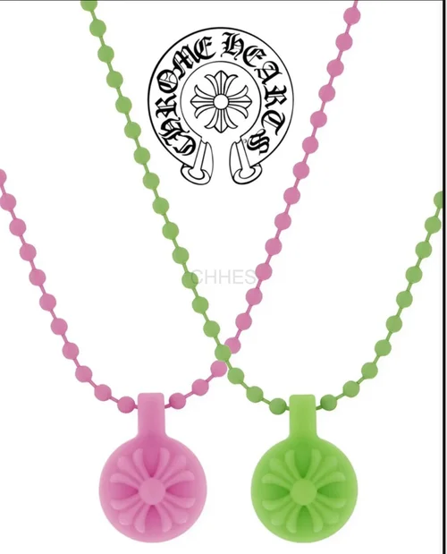 Chrome Hearts 全新 Crossball Charm 树脂项链突袭发售！粉/绿双配色 $180 美元光速售罄