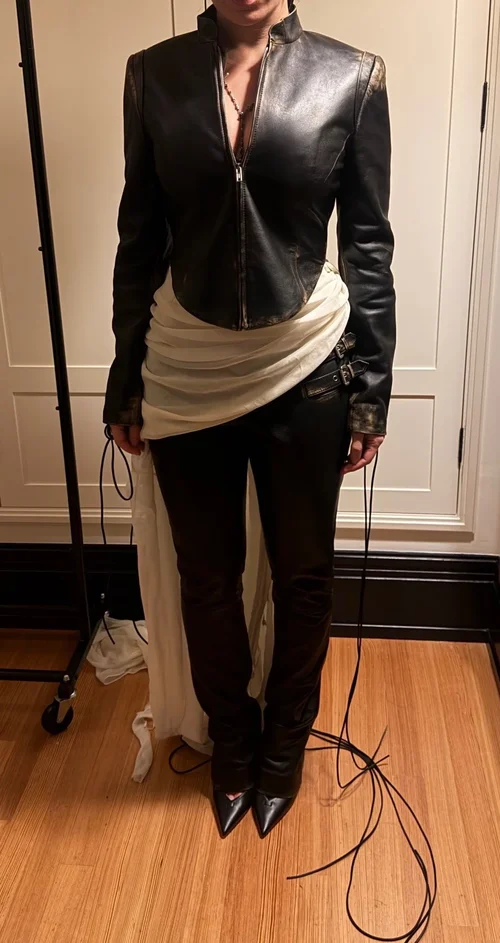 格莱美获奖歌手 Charli XCX 为其新单曲《Rock Music》身着定制 Chrome Hearts 服饰