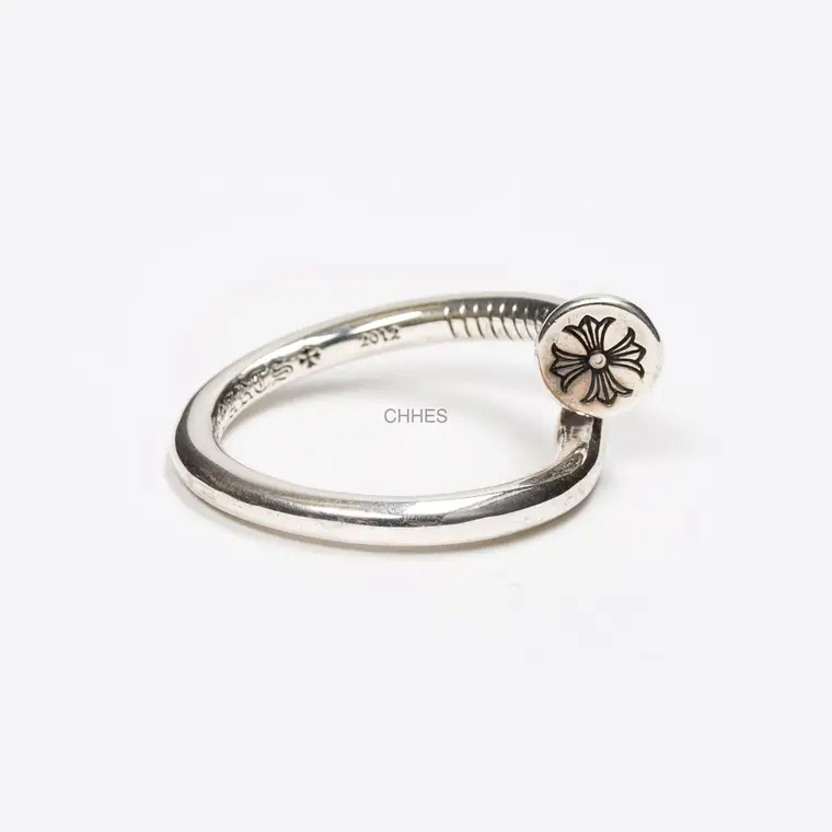 Chromehearts 克罗心 平头十字花钉子戒指