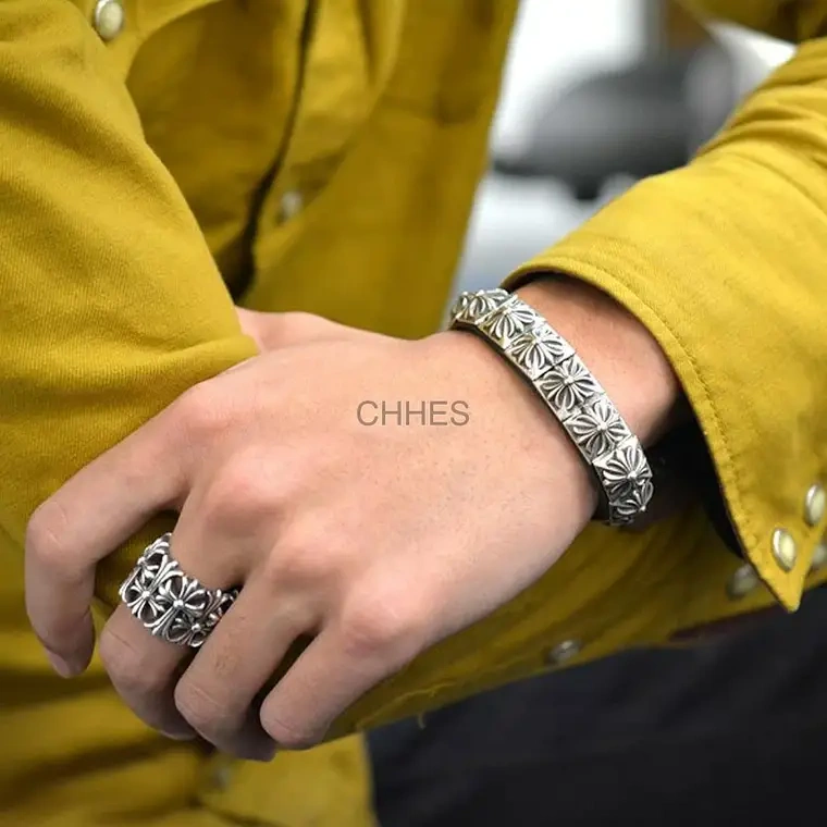 Chrome hearts 方十字花相连皮手链