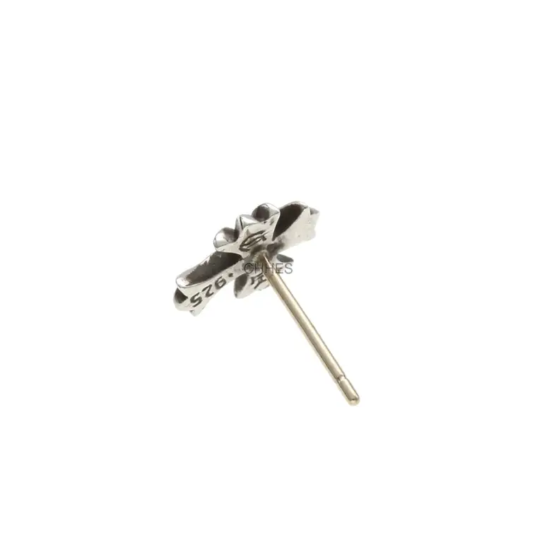 Chrome hearts 克罗心 短十字架钻石耳钉