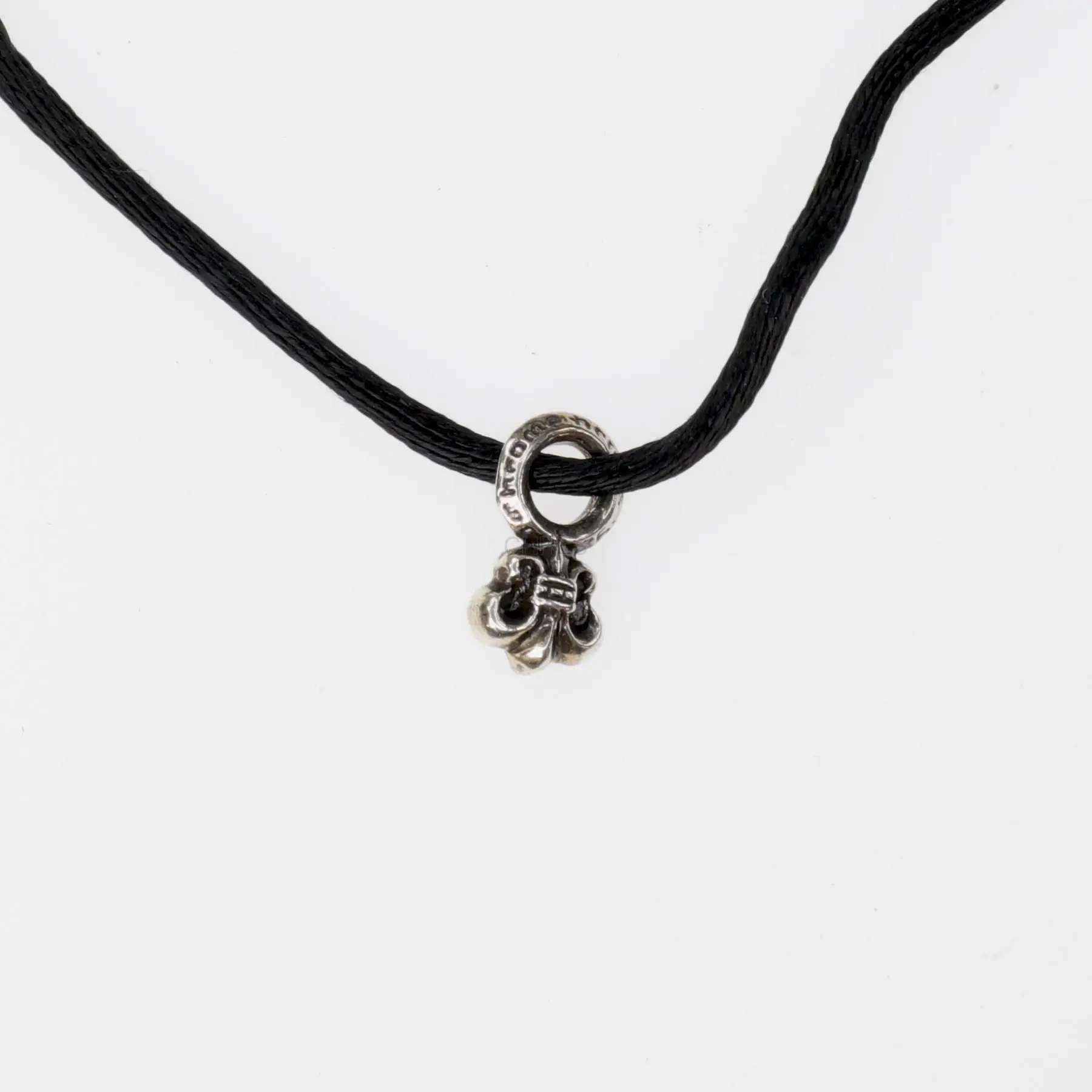 Chrome hearts 克罗心 童军花吊坠黑手绳