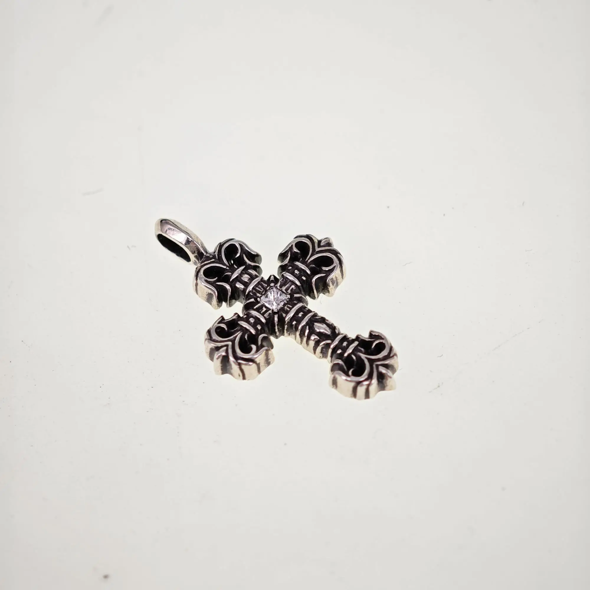 Chrome hearts 克罗心 单钻小号Filigree火焰十字架吊坠