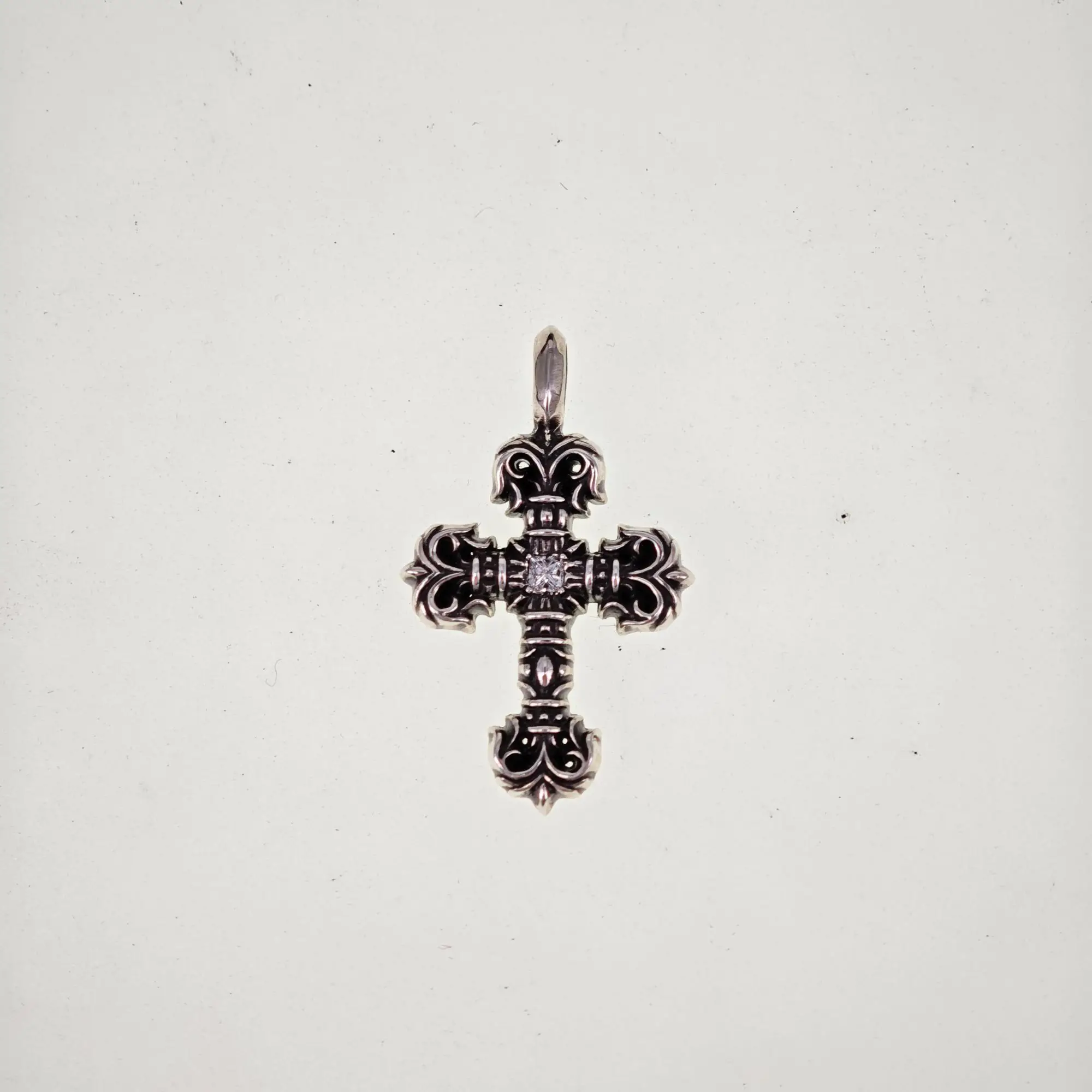 Chrome hearts 克罗心 单钻小号Filigree火焰十字架吊坠